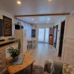 Small House With Sauna بيت للعطل *